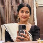 Navya Nair Instagram - 1,2,3,4 happy onam 🌸🌸🌸 Being myself …