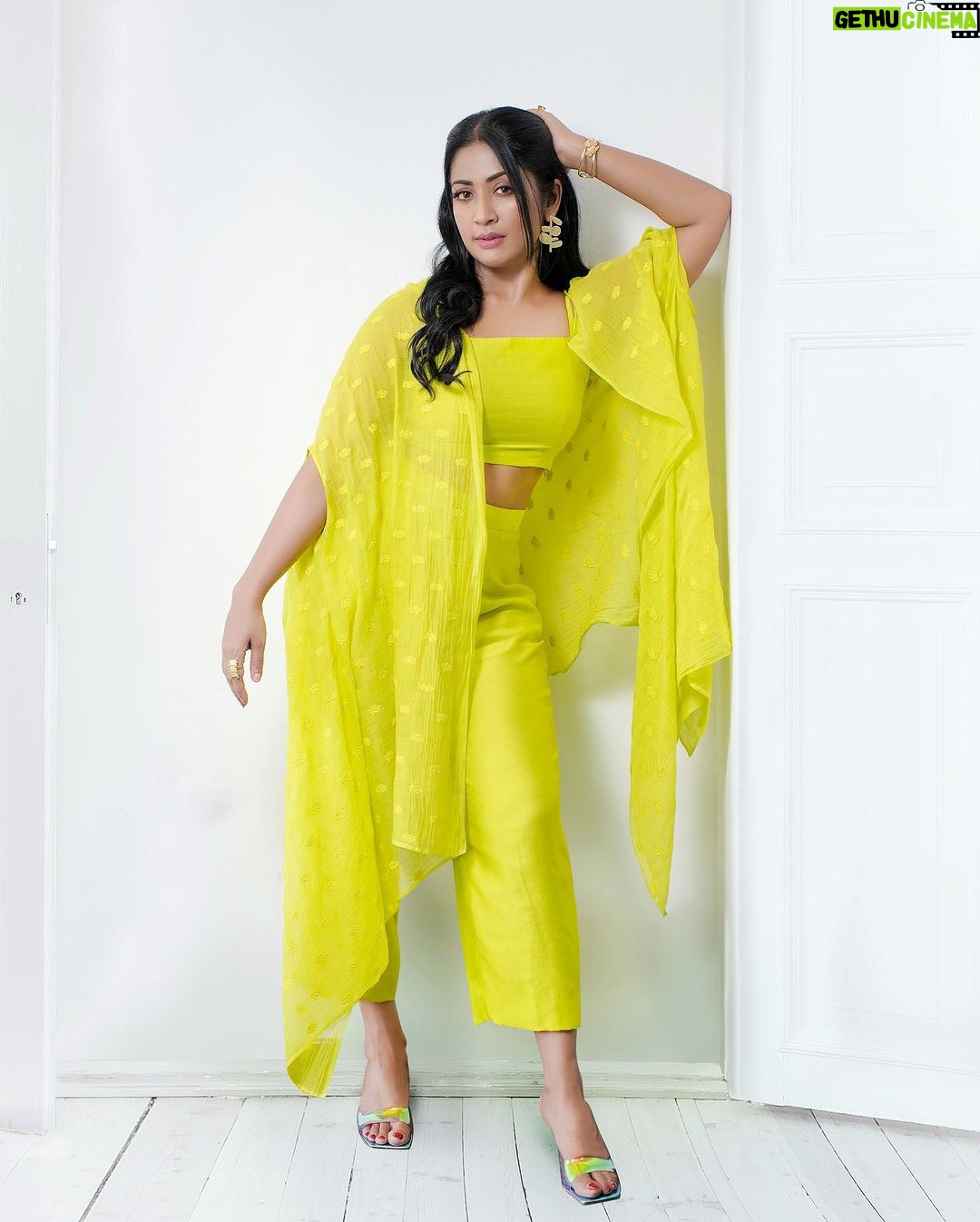 Navya Nair Instagram - Let the wind kiss your face Styled @rn.rakhi Wearing @zurimarket Jewellery @leah_palathinkal MUA @makeupby_nami_ Photographer @renjner Assistant Stylist @susaaani_ #lookbook #mazhavilmanorama