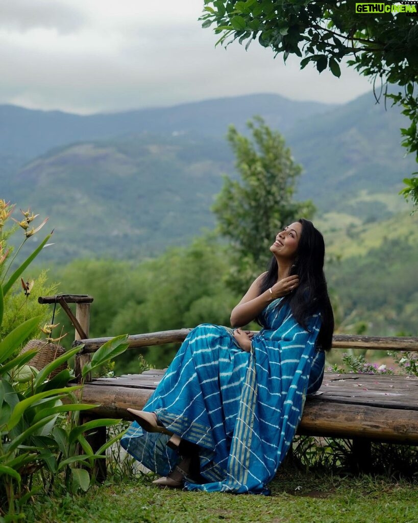 Navya Nair Instagram - Life becomes instantly more beautiful when ones heart is in sync with nature and music. Moments from when @navyanair143 visited The Mudhouse. 📍 @themudhousemarayoor 📸 @salmanmxhd . . . . . . . #keralatourism #keralagram #malayalammovie #wabisabi #airbnb #boutiquehotel #navyanair #malayalamcinema #gardenlove #naturegram #indiatravel #indiatravelgram #landscaping #westernghats #offbeatindia #airbnbsuperhost #keralatrip #monsoon #malayalamactress