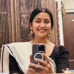 Navya Nair Instagram - 1,2,3,4 happy onam 🌸🌸🌸 Being myself …