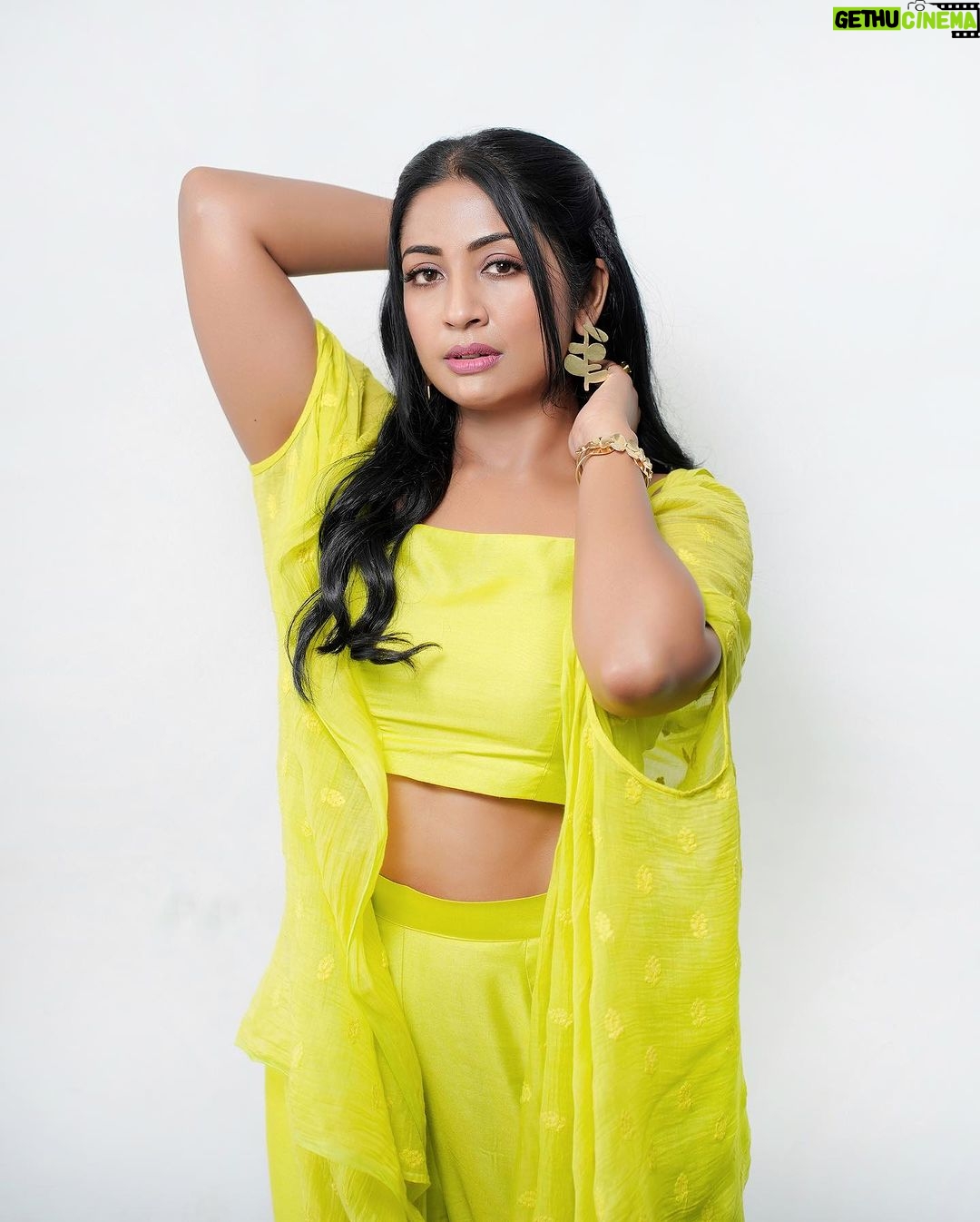 Navya Nair Instagram - Let the wind kiss your face Styled @rn.rakhi Wearing @zurimarket Jewellery @leah_palathinkal MUA @makeupby_nami_ Photographer @renjner Assistant Stylist @susaaani_ #lookbook #mazhavilmanorama