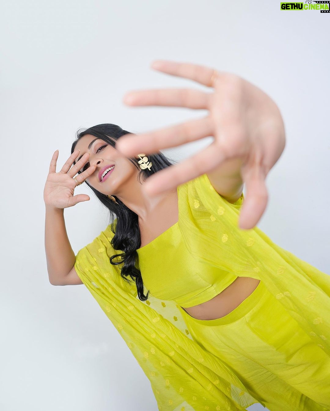 Navya Nair Instagram - Let the wind kiss your face Styled @rn.rakhi Wearing @zurimarket Jewellery @leah_palathinkal MUA @makeupby_nami_ Photographer @renjner Assistant Stylist @susaaani_ #lookbook #mazhavilmanorama