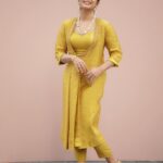 Navya Nair Instagram - There is a way to my heart - Honesty !!! Styled @rn.rakhi Wearing @prashantchouhandesign Jewellery @fuschiabyritu MUA @makeupby_nami_ Styling assistant @susaaani_ Photography @_mr_photoman_ @cameramanweddings_