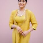 Navya Nair Instagram - There is a way to my heart - Honesty !!! Styled @rn.rakhi Wearing @prashantchouhandesign Jewellery @fuschiabyritu MUA @makeupby_nami_ Styling assistant @susaaani_ Photography @_mr_photoman_ @cameramanweddings_