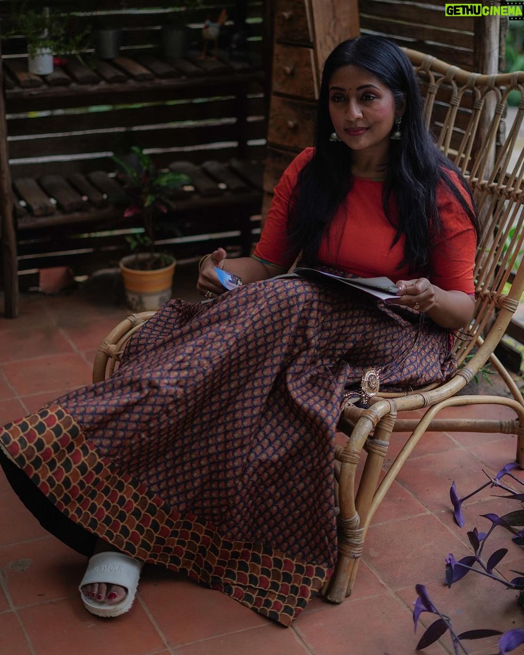 Navya Nair Instagram - Life becomes instantly more beautiful when ones heart is in sync with nature and music. Moments from when @navyanair143 visited The Mudhouse. π @themudhousemarayoor πΈ @salmanmxhd . . . . . . . #keralatourism #keralagram #malayalammovie #wabisabi #airbnb #boutiquehotel #navyanair #malayalamcinema #gardenlove #naturegram #indiatravel #indiatravelgram #landscaping #westernghats #offbeatindia #airbnbsuperhost #keralatrip #monsoon #malayalamactress