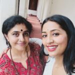 Navya Nair Instagram - മേതിൽ ദേവിക എന്ന നർത്തകി പകർത്തിയ ചിത്രങ്ങൾ .. സാധാരണ ഞങ്ങൾ സ്ത്രീകൾ തന്നെക്കാൾ സൗന്ദര്യമുള്ളവരടെ ചിത്രങ്ങൾ എടുക്കാറില്ല .. അതുകൊണ്ടാണോഎന്റെ ചിത്രങ്ങൾ എടുത്തത് , ഞാനും ഒരു മലയാളി , വരികൾക്കിടയിലൂടെ വായിക്കാൻ ഒരു സുഖം 😜 പുരുഷന്മാർ എന്റെ ചിത്രങ്ങൾ പലപ്പോഴായി ഇങ്ങനെ candid എന്ന് വിളിക്കാവുന്നവ പകർത്തിയിട്ടുണ്ട് ഇതാദ്യമായാണ് ഒരു വശ്യസുന്ദരി എന്റെ ചിത്രങ്ങൾ എടുക്കുന്നത് .. നിങ്ങൾ അതീവ സുന്ദരീതരുണീമണി തന്നെ , നിറവും അംഗലാവണ്യവുമല്ല കണ്ണുകൾ തുറിച്ചു എന്നെ നോക്കണ്ട, ഭാഷയിലും , പെരുമാറ്റത്തിലും , തെളിഞ്ഞ മനസ്സിലും ഉള്ള സൗന്ദര്യം , നിങ്ങളെ എന്റെ ആരാധനയ്ക്ക് പാത്രമാക്കിയിരിക്കുന്നു എന്നറിയിക്കട്ടെ , പരസ്യമായിത്തന്നെ .. Love you chechu @methildevika ❤️❤️❤️