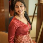 Navya Nair Instagram - Let the beauty of what you love be what you do. Camera: @akhil_photography_tvm Makeup : @reenuchandramukhi Costume : @madebymilankochi #fashion #trivandrum
