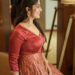 Navya Nair Instagram - Let the beauty of what you love be what you do. Camera: @akhil_photography_tvm Makeup : @reenuchandramukhi Costume : @madebymilankochi #fashion #trivandrum