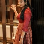 Navya Nair Instagram - “Raise your words, not voice. It is rain that grows flowers, not thunder.” - Rumi Photography: @akhil_photography_tvm Makeup : @reenuchandramukhi Costume : @madebymilankochi