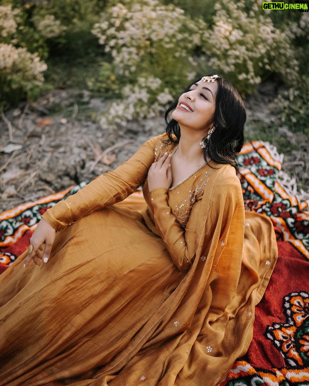 Navya Nair Instagram - Favourite pictures from the series Photography : @kunjippaaru Stylist : @mayzaideh_khalid @style_with_may Outfit : @kpretbykalaakari Jewellery: @alameen_fashion_jewels #trending #love #kochi #favourite #fashion