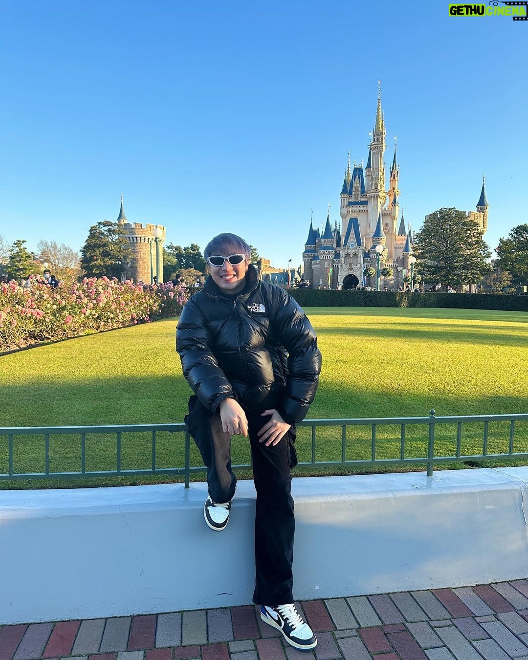 Nawat Phumphothingam Instagram - ไม่มีใครเพอร์เฟคก็จริงอยู่ แต่ที่แน่ๆเลยก็คือเธอน่ะ .. น่ารัก🫶🏻 #daisy #donaldduck 🦆