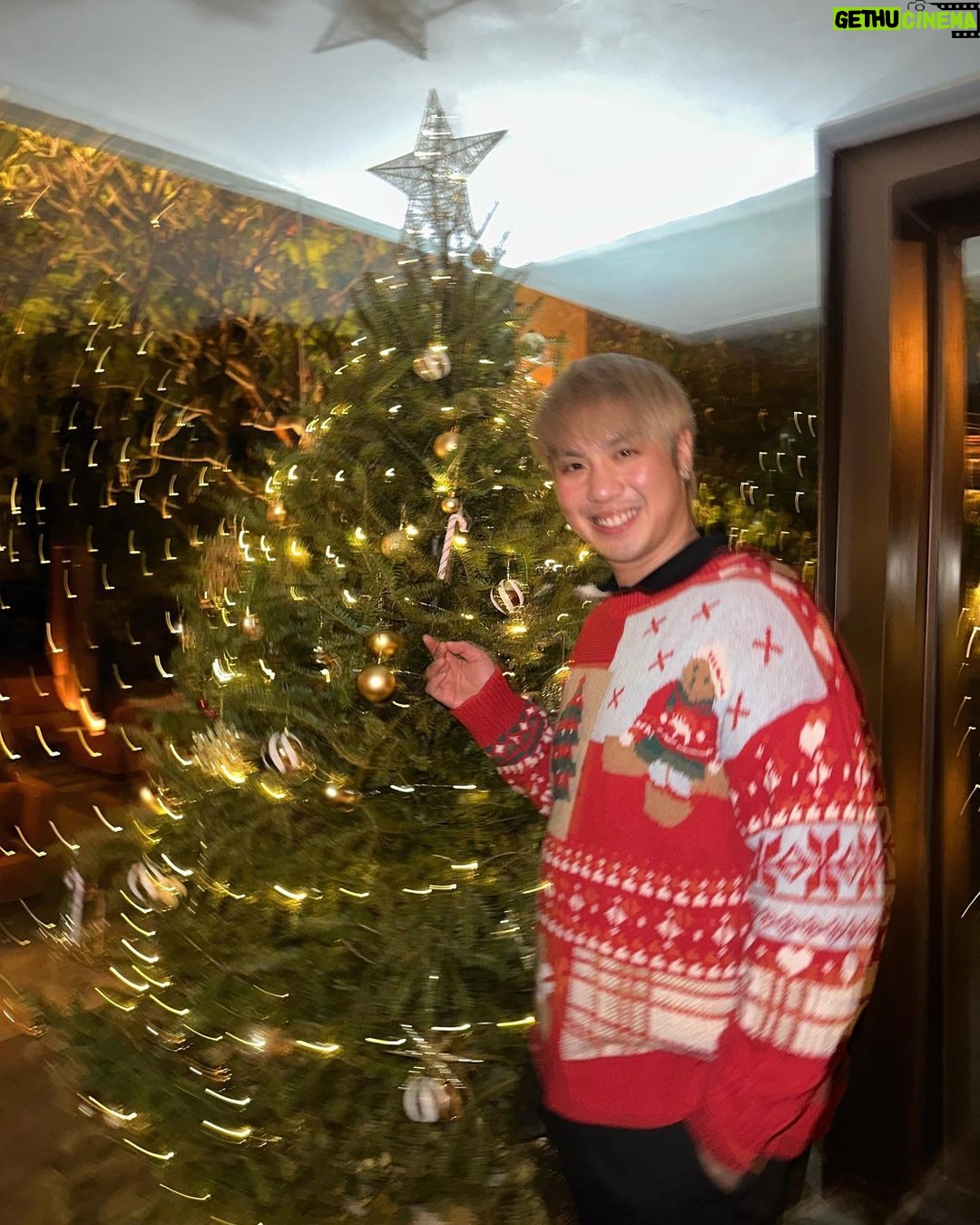 Nawat Phumphothingam Instagram - Merry Christmas🎄🎅🏻🥂