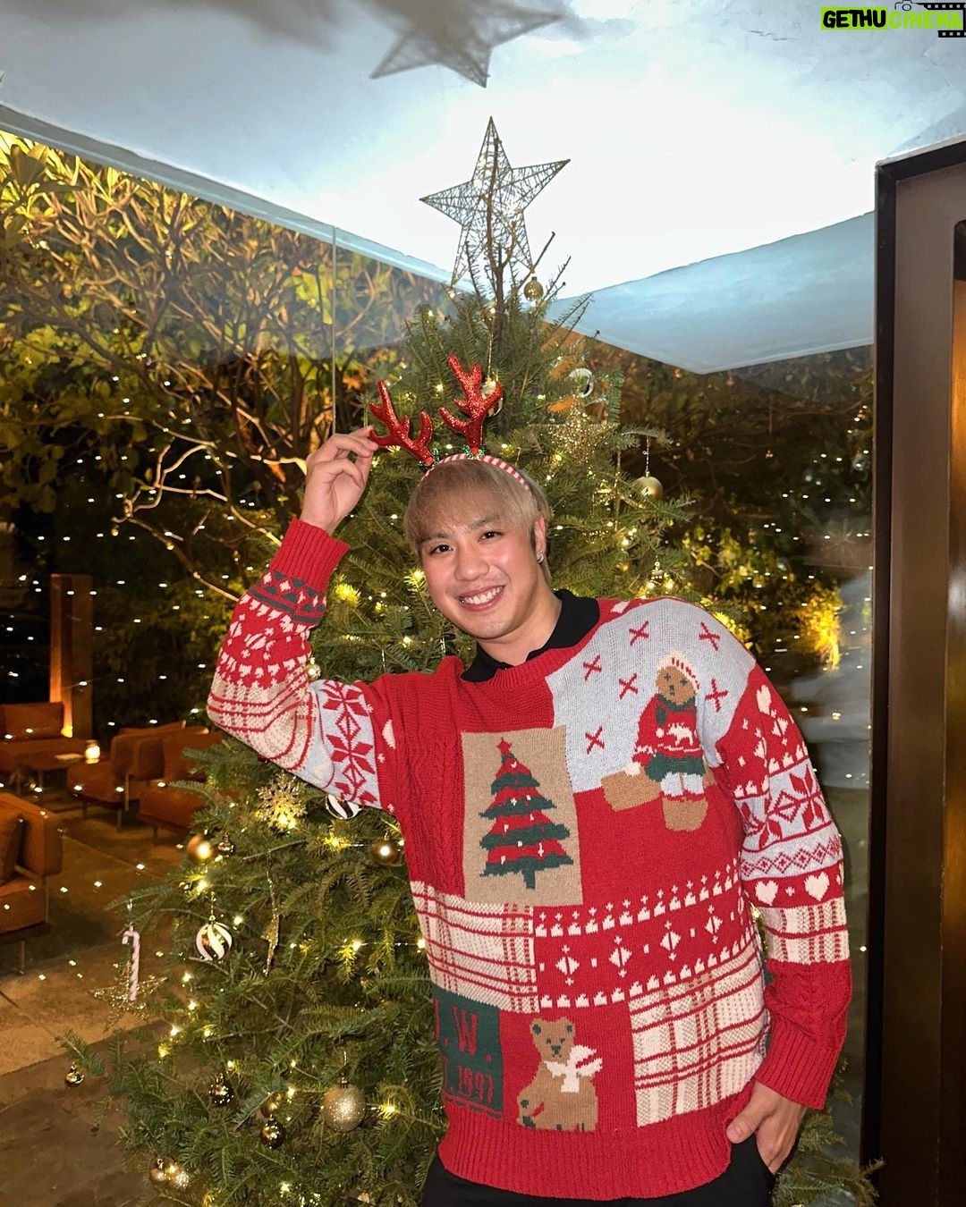 Nawat Phumphothingam Instagram - Merry Christmas🎄🎅🏻🥂