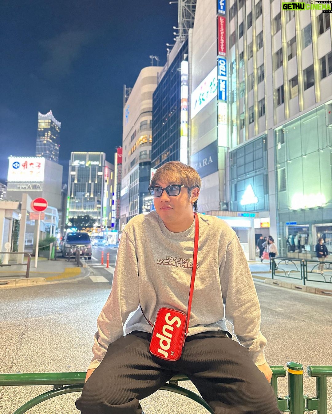 Nawat Phumphothingam Instagram - พูดไทยได้นิดหน่อย ญี่ปุ่นไม่ได้เลย🤣