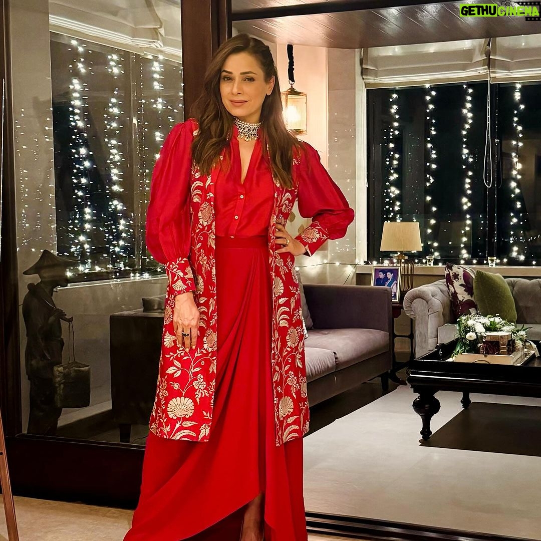 Neelam Kothari Instagram - Diwali Nights ✨✨✨✨✨ @neelamjewelsofficial @gopivaiddesigns Home