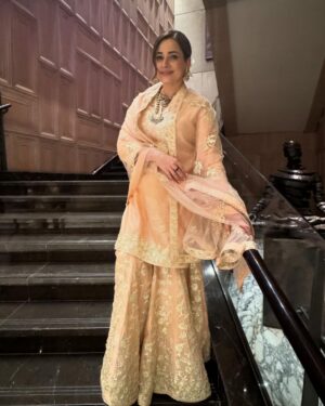 Neelam Kothari Instagram - 💕💕 

Outfit: @vibrance.by.ananya