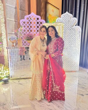 Neelam Kothari Instagram - 💕💕 

Outfit: @vibrance.by.ananya
