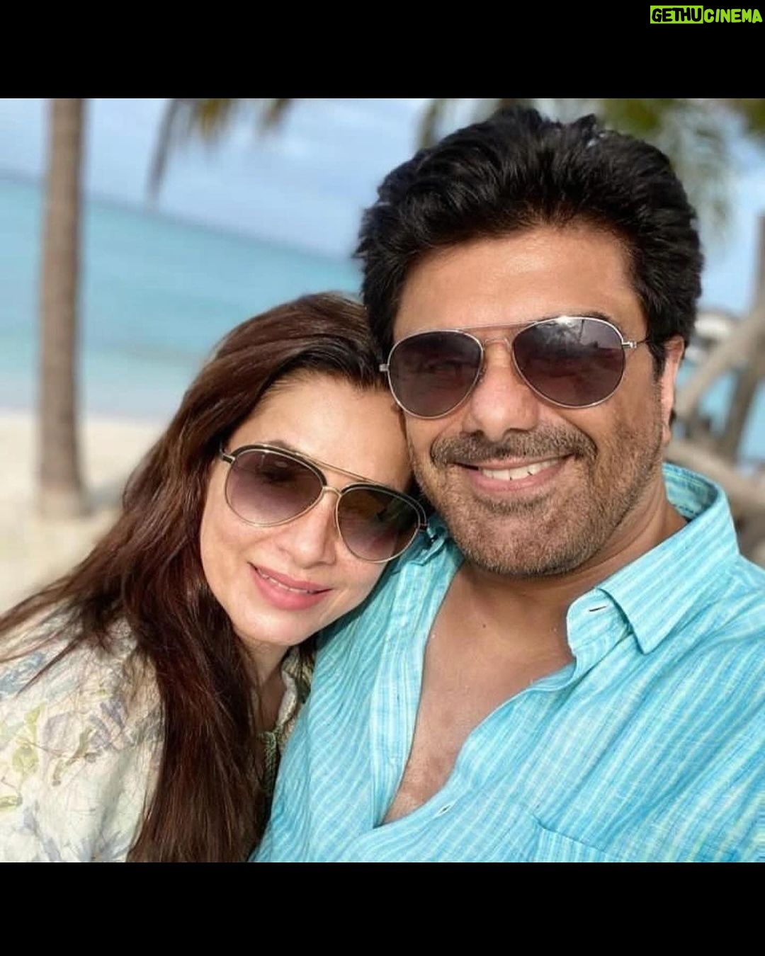 Neelam Kothari Instagram - Happiest Anniversary ♾️❤️❤️ 13 years and counting @samirsoni123 Home