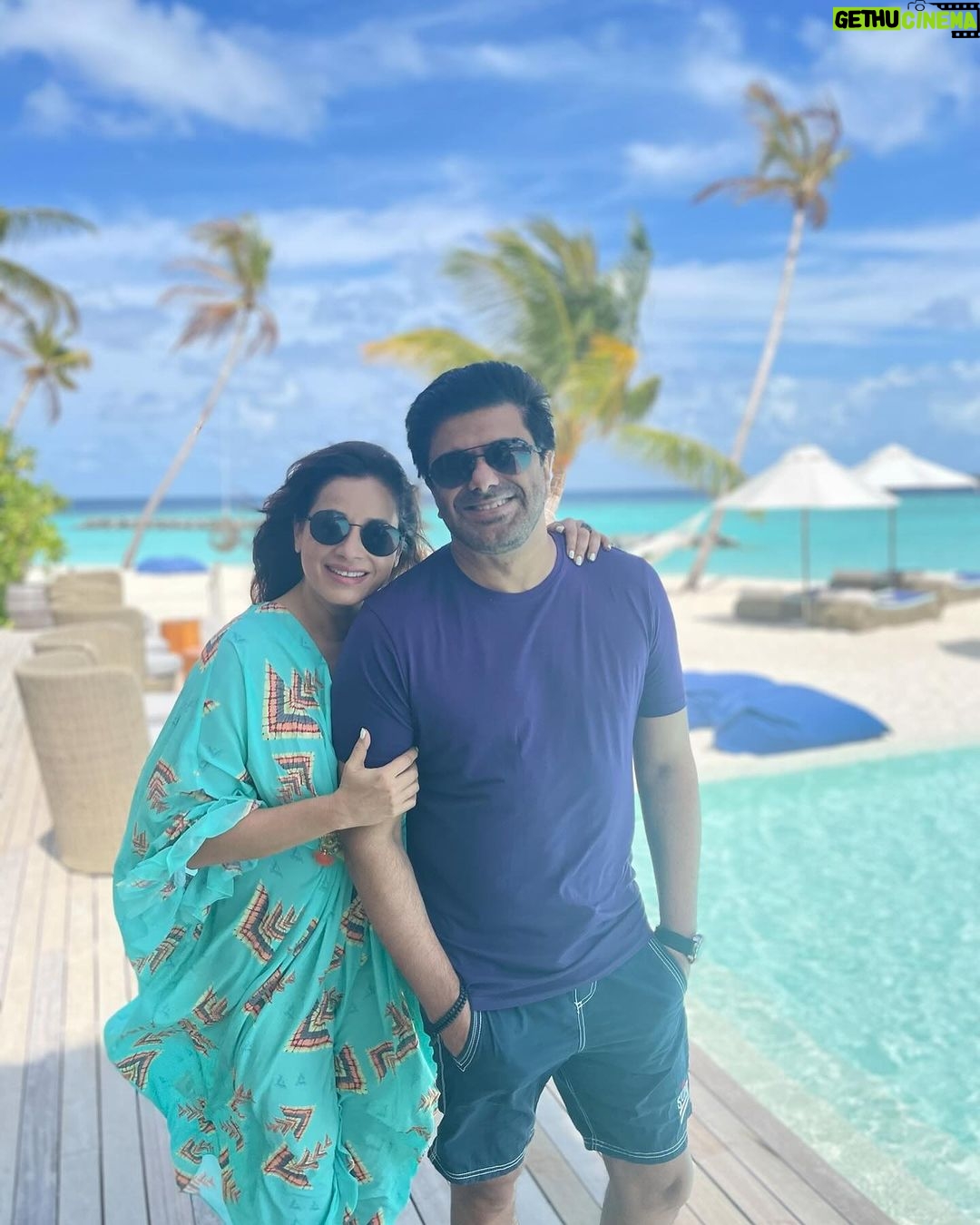 Neelam Kothari Instagram - Happiest Anniversary ♾️❤️❤️ 13 years and counting @samirsoni123 Home
