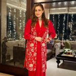 Neelam Kothari Instagram - Diwali Nights ✨✨✨✨✨ @neelamjewelsofficial @gopivaiddesigns Home