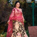 Neeru Bajwa Instagram - Tu Bloom 🌸💕 @itskrajofficial @poshak_chandigarh @rasa_jewels @hairbyramacoiffeur