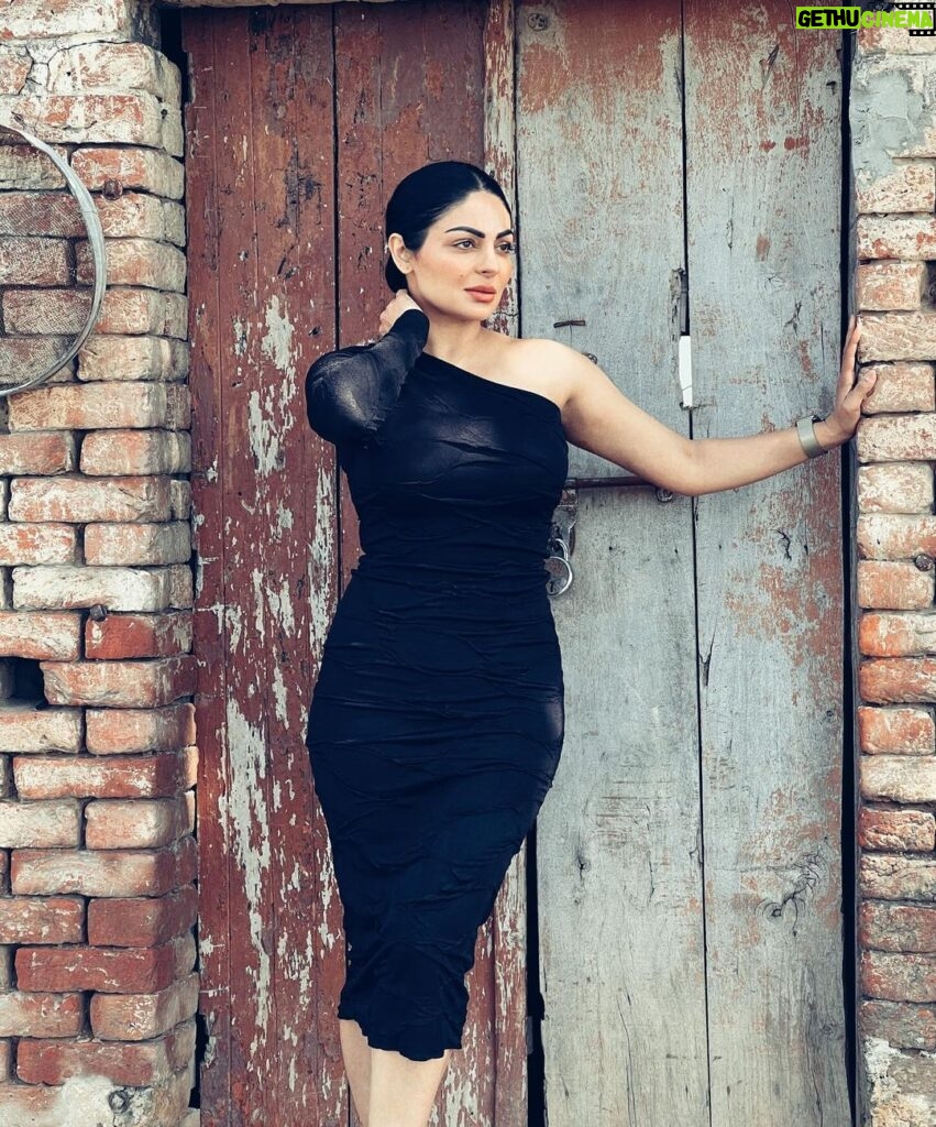Neeru Bajwa Instagram - Fashion can be bought. Style one must possess.