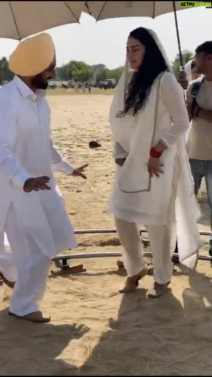 Neeru Bajwa Instagram - #bts #mehboobji #shayar #april19 π€π€π€π€ Teaser coming soon! @satindersartaaj @thite_santosh @udaypratapofficial @jagdeepsinghwarring @sandy24fps @munishomjee @speedrecords @arvindchoreographer