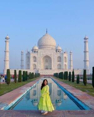 Neeti Mohan Instagram - A Wonderful morning at The Wonder of the world Taj Mahal 🫶🏻🌹