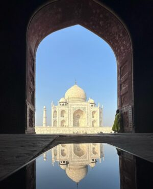 Neeti Mohan Instagram - A Wonderful morning at The Wonder of the world Taj Mahal 🫶🏻🌹