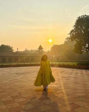 Neeti Mohan Instagram - A Wonderful morning at The Wonder of the world Taj Mahal 🫶🏻🌹