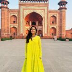 Neeti Mohan Instagram - A Wonderful morning at The Wonder of the world Taj Mahal 🫶🏻🌹