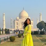 Neeti Mohan Instagram - A Wonderful morning at The Wonder of the world Taj Mahal 🫶🏻🌹