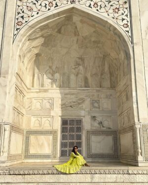 Neeti Mohan Instagram - A Wonderful morning at The Wonder of the world Taj Mahal 🫶🏻🌹