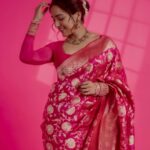 Neeti Mohan Instagram - Pink ….ish 💕 Saree : @sanduk.co Jewellery : @swabhimannjewellery Style : @shreyandurjastyle Hair : @dwyessh_hairwizard @rasilaravariamua Makeup : @ritickasjalan Photos : @souravsharmaofficial