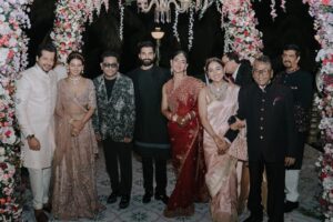 Neeti Mohan Instagram - When the god comes himself to bless the family 🥹🙏🏼 

Thank you @arrahman sir for taking out the time and coming all the way for the wedding celebrations @muktimohan @whokunalthakur 

Felt so complete when blessings came straight from the guru himself 🙌

Family members went a little berserk seeing you though 😂 

Thank you for 8563628384 selfies 🙈

@mohanshakti @nihaarpandya @themadeinheaven 

#KunalKoMiliMukti