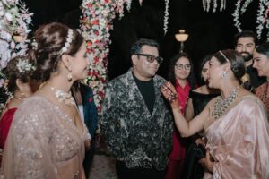 Neeti Mohan Instagram - When the god comes himself to bless the family 🥹🙏🏼 

Thank you @arrahman sir for taking out the time and coming all the way for the wedding celebrations @muktimohan @whokunalthakur 

Felt so complete when blessings came straight from the guru himself 🙌

Family members went a little berserk seeing you though 😂 

Thank you for 8563628384 selfies 🙈

@mohanshakti @nihaarpandya @themadeinheaven 

#KunalKoMiliMukti
