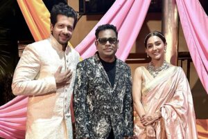 Neeti Mohan Instagram - When the god comes himself to bless the family 🥹🙏🏼 

Thank you @arrahman sir for taking out the time and coming all the way for the wedding celebrations @muktimohan @whokunalthakur 

Felt so complete when blessings came straight from the guru himself 🙌

Family members went a little berserk seeing you though 😂 

Thank you for 8563628384 selfies 🙈

@mohanshakti @nihaarpandya @themadeinheaven 

#KunalKoMiliMukti