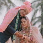 Neeti Mohan Instagram – Overjoyed and Beyond Grateful for such an auspicious occasion in our family. 

Papa had to miss our wedding due to health reasons but this time, in his presence the wedding felt complete. 

Thank you God for this 🙏🏼🥹

We feel blessed, as with folded hands we welcome Thakur Family in our lives. 

Welcome home @whokunalthakur 🌹🫶🏻

Ab tum bhi Mohana gaye ho! 

Golu! our choti bacchi @muktimohan wishing you a lifetime of happiness, prosperity and love ❤️ 

Sabka khayaal rakhna aur apna sabse zyaada.

Mud ke na dekho Dilbaro 😥

#KunalKoMiliMukti

Thank you for capturing these precious moments @themadeinheaven 🫶🏻