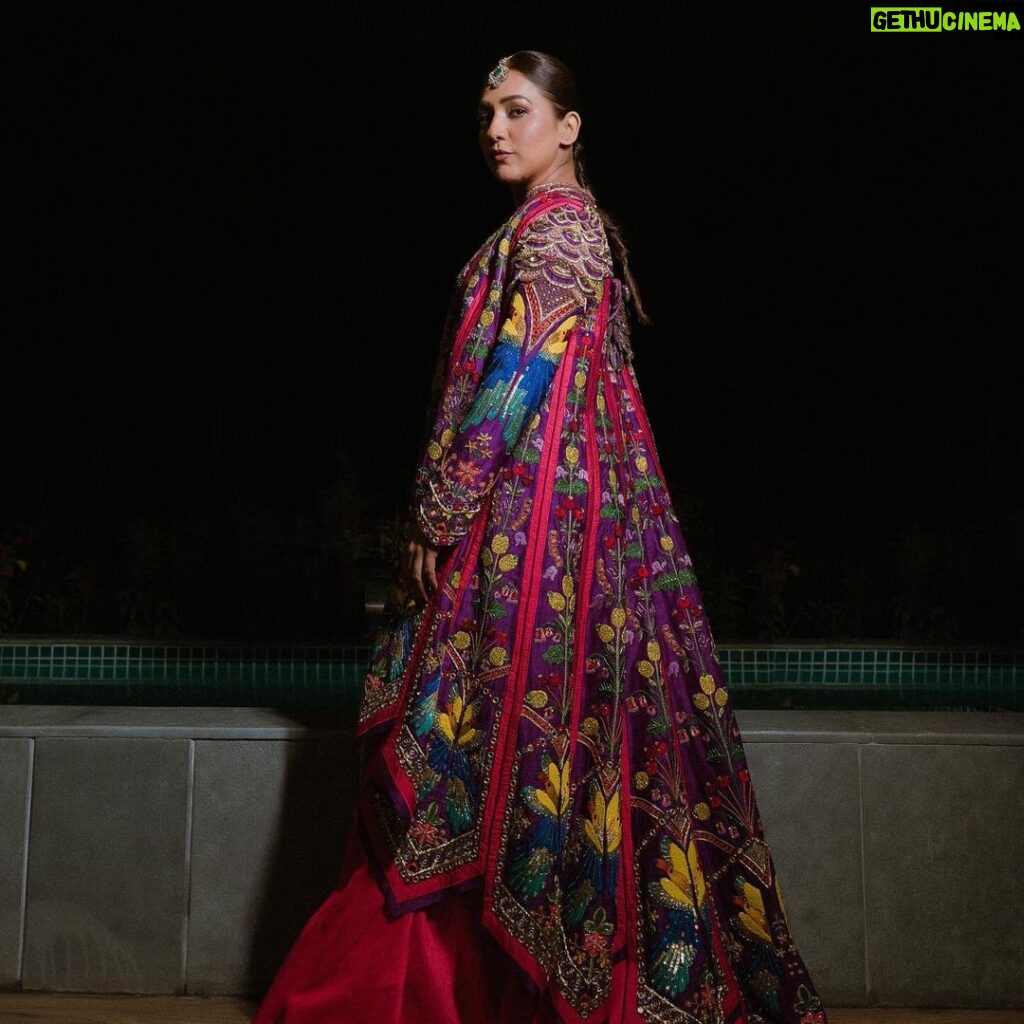 Neeti Mohan Instagram - Before 🎤📸 👀 Styling @shreyandurjastyle Outfit @anishashettyofficial Jewellery @kushalsfashionjewellery Glam @ritickasjalan 📸 @rahatmakhani Udaipur, Rajasthan