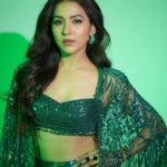 Neeti Mohan Instagram – “Baithe Baithe kya karein …..” 

…aage kya ? 

Best ones get a green heart 💚 in the comment section 😜

Styling @shreyandurjastyle 

Outfit @palakkhajanchi 
Earrings @artjoules 

Glam team @dwyessh_hairwizard @rasilaravariamua @ritickasjalan 
Photos @souravsharmaofficial