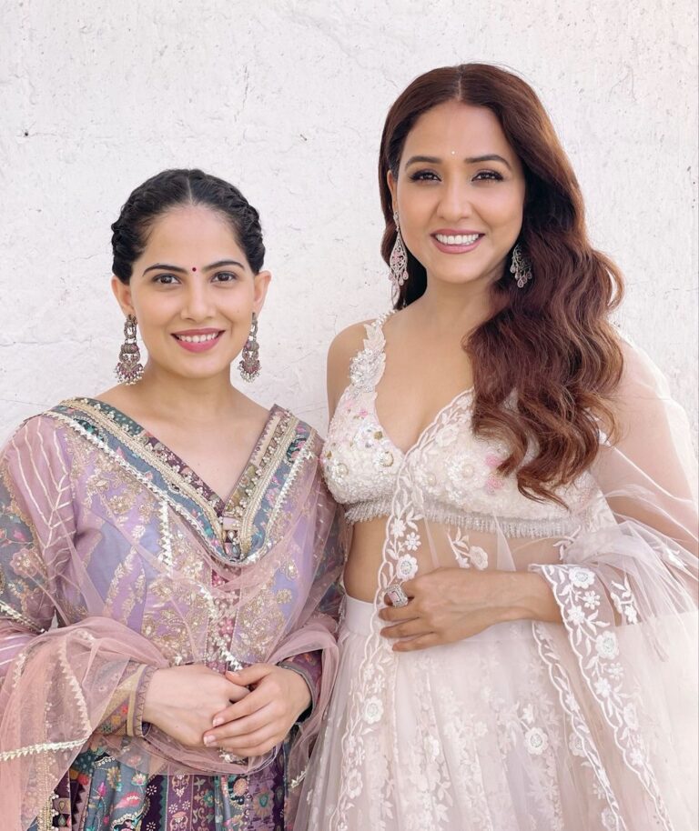Neeti Mohan Instagram - What’s coming up? 😍 Can’t wait to show you guys 🤩 Stay tuned for more updates ✨ #jayakishori #neetimohan #collaboration #comingupnext #spirituality #tseries