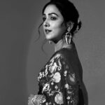 Neeti Mohan Instagram - Noir 🖤 Saree : @sanduk.co Jewellery : @swabhimannjewellery Style : @shreyandurjastyle Hair : @dwyessh_hairwizard @rasilaravariamua Makeup : @ritickasjalan Photos : @souravsharmaofficial