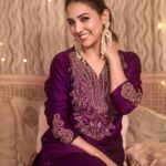 Neeti Mohan Instagram - My #Shagnaa look book! Which one is your fav? - Look 1 Outfit - @pinkcitybysarika @dipublicrelations Silver jewellery - @the_beta_girl - Look 2 Lehenga - @frontierphagwara choker , nath, mathapatti , earrings - @the_jewel_gallery Tika , kadas - @gewelsbymona Rings, kadas - @justjeweleryindia - Look 3 Outfit - @almaaribypooja @viralmantra - Look 4 Outfit - @aanchalvijaywargi @viralmantra Earrings - @vaidaan.official Styling - @shreyandurjastyle Glam - @dwyessh_hairwizard @rasilaravariamua @ritickasjalan
