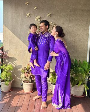 Neeti Mohan Instagram - Pur-Pal Happiness 💜

Wishing everyone Love,Light and Prosperity 🪔✨

#HappyDiwali #TreeOfLife 

Styled by @shreyandurjastyle 

Thank you for this amazing custom look @nehagursahani.india @offbeatmediain 

Jewellery @kushalsfashionjewellery @rubans.in