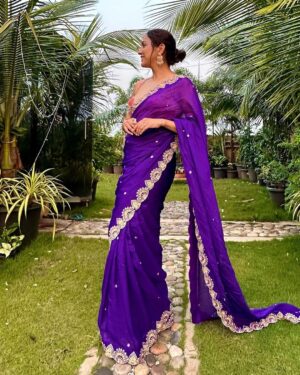 Neeti Mohan Instagram - Pur-Pal Happiness 💜

Wishing everyone Love,Light and Prosperity 🪔✨

#HappyDiwali #TreeOfLife 

Styled by @shreyandurjastyle 

Thank you for this amazing custom look @nehagursahani.india @offbeatmediain 

Jewellery @kushalsfashionjewellery @rubans.in