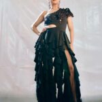 Neeti Mohan Instagram – ❤️❤️❤️❤️

Outfit: @deepikaaroralabel
Jewellery: @koharbykanika
Heels: @londonrag_in
Stylist: @stylebysaachivj
Team: @styledbynikinagda @sanzimehta777
HMU @ritickasjalan 
📸 @_smfilms Bengaluru