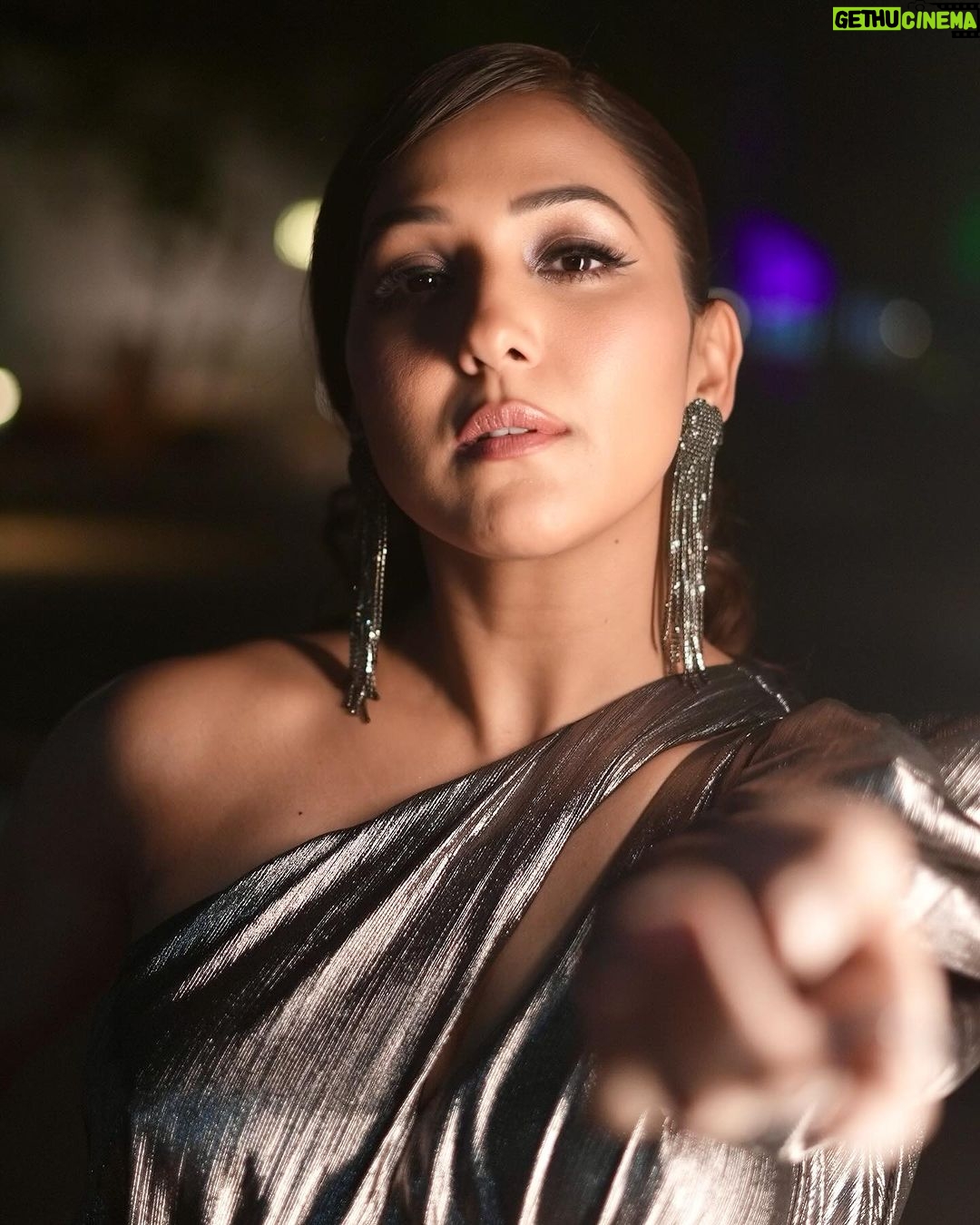 Neeti Mohan Instagram - Looking back at Life so far, All I am is GRATEFUL ππΌππ΅ Outfit: @deepikaaroralabel Jewels: @koharbykanika Stylist: @stylebysaachivj Team: @styledbynikinagda HMU @ritickasjalan πΈ @souravsharmaofficial SRM University, AP