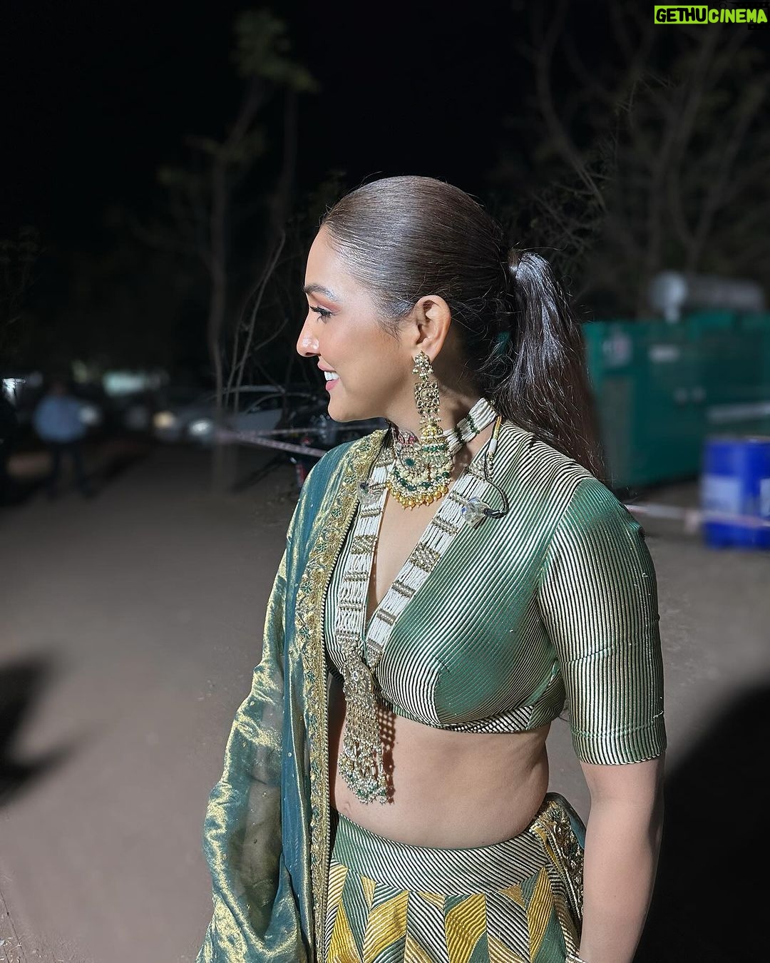 Neeti Mohan Instagram - ππππ Outfit: @mimamsaa Jewellery: @koharbykanika Stylist: @stylebysaachivj Team: @styledbynikinagda @sanzimehta777 @muskaanparakh Make up : @ritickasjalan Hair : @dwyessh_hairwizard Jamnagar Gujrat India