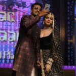 Neetu Chandra Instagram - 'Umrao Jaan Ada’ unfolded its mesmerizing tale in a spectacular open-air premiere. Honored to be the host for WORLD PREMIER SHOW held in Ahmedabad Unforgettable moment @nituchandrasrivastava watching her live Thank you @parthmshah for the opportunity ✨ Production @meit23shah Director @rajeev.goswami Video @ada.enter Styled by @ishita.fashionista . . . . #anchor #host #emcee #umraojaan