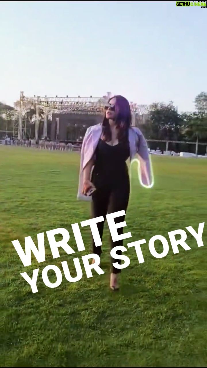 Neetu Chandra Instagram - Write your story with me... ❤️ On the grounds, with my positive head on my shoulders, With my legs standing strong, No matter what, I wear my confidence in my smile! Come smile with me and laugh till the end ❤️♥️ For tickets https://www.umraojaanada.com/